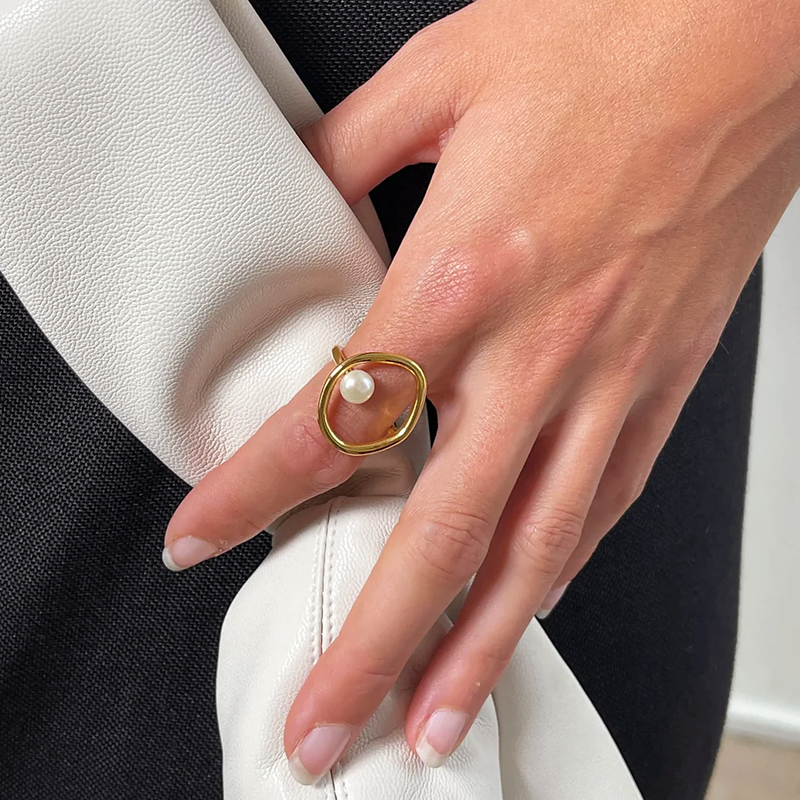 Minimalistic Gold-Tone Circle Ring with Pearl Detail